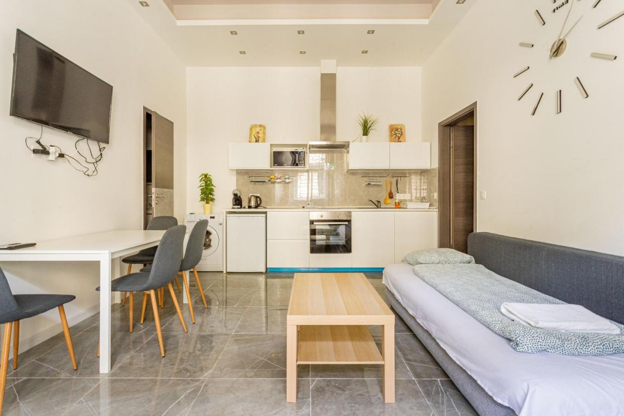 Modernized Condo At Kiraly 51 Boedapest Buitenkant foto
