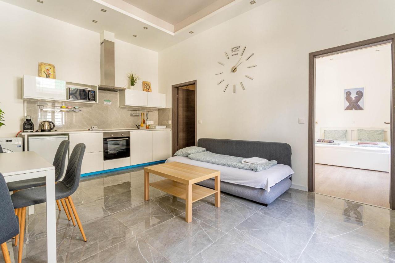 Modernized Condo At Kiraly 51 Boedapest Buitenkant foto