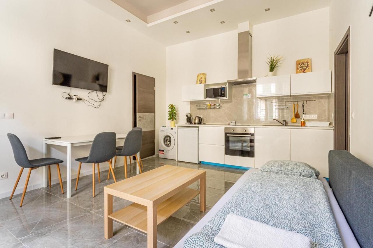 Modernized Condo At Kiraly 51 Boedapest Buitenkant foto