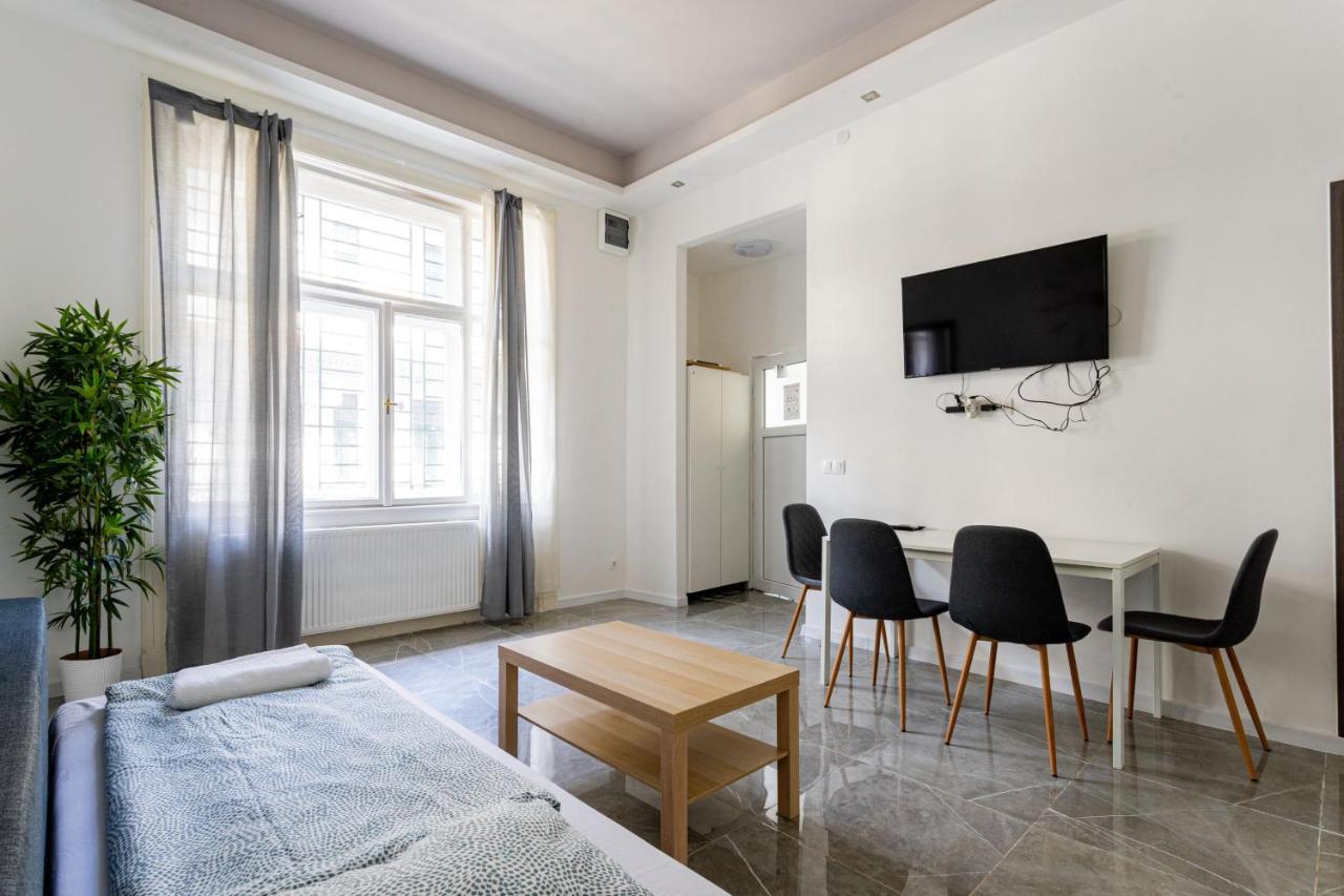 Modernized Condo At Kiraly 51 Boedapest Buitenkant foto