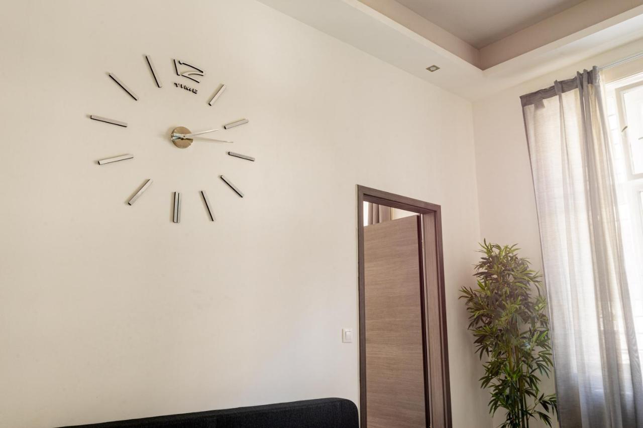 Modernized Condo At Kiraly 51 Boedapest Buitenkant foto