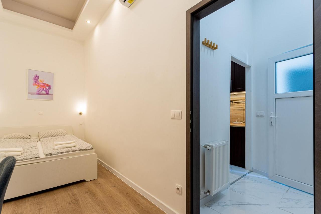 Modernized Condo At Kiraly 51 Boedapest Buitenkant foto