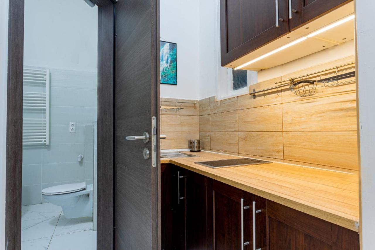 Modernized Condo At Kiraly 51 Boedapest Buitenkant foto